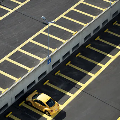 LED gatubelysning på parkeringsplats